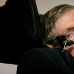 Stephen Hawking Ilmuwan yang Menaklukkan Ruang Waktu